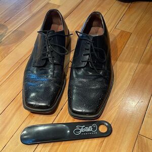 Fratelli black lace up Oxford dress shoes & branded shoe horn. Leather. Size 10M